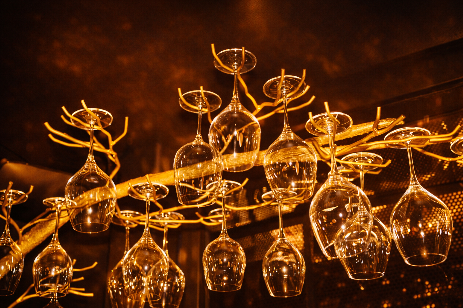 Lüks Mekân Dekoru – Altın Kadeh Ağacı (Bar &amp; Restoran İçin)