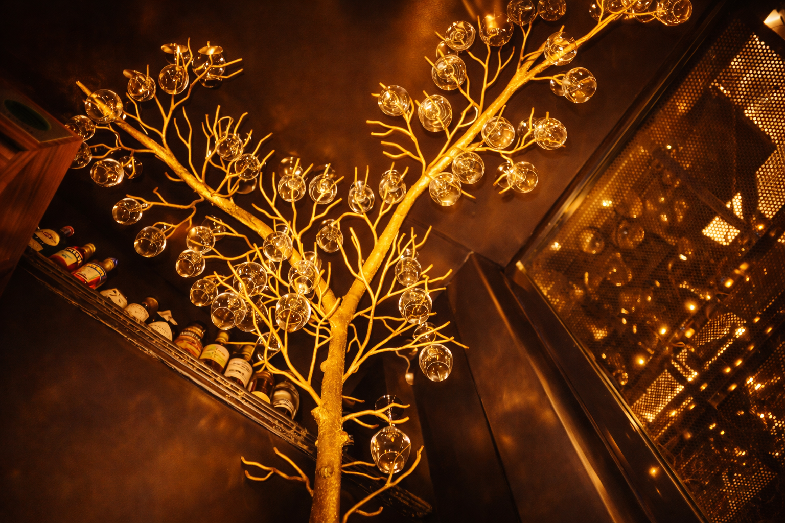 Lüks Mekân Dekoru – Altın Kadeh Ağacı (Bar &amp; Restoran İçin)