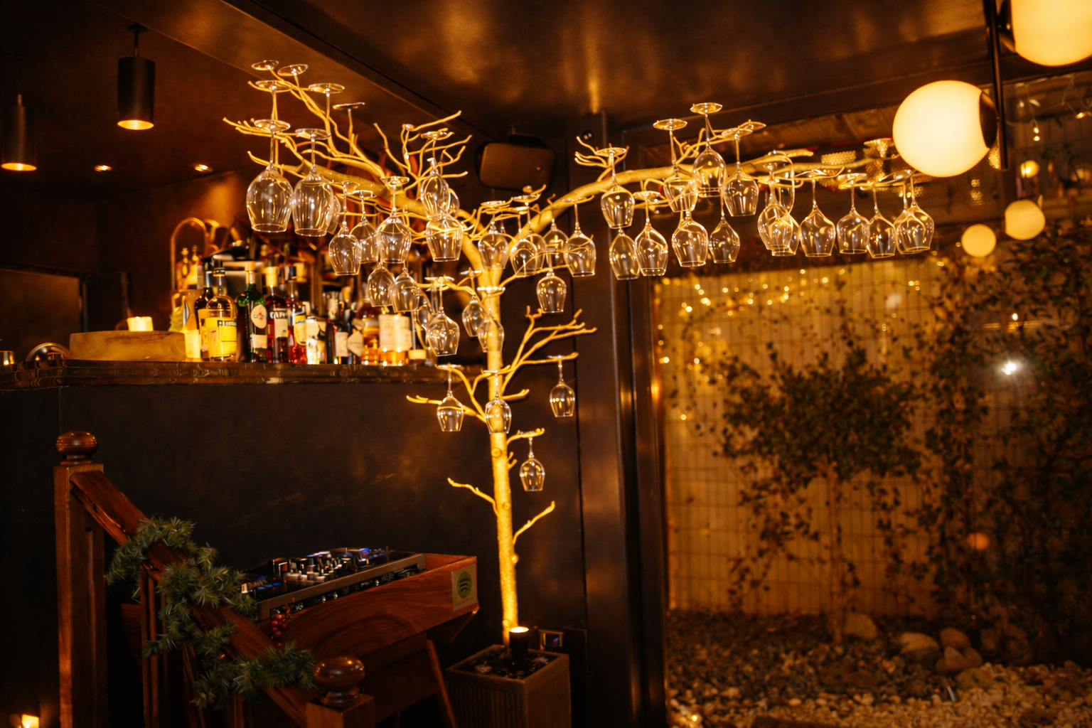 Lüks Mekân Dekoru – Altın Kadeh Ağacı (Bar &amp; Restoran İçin)