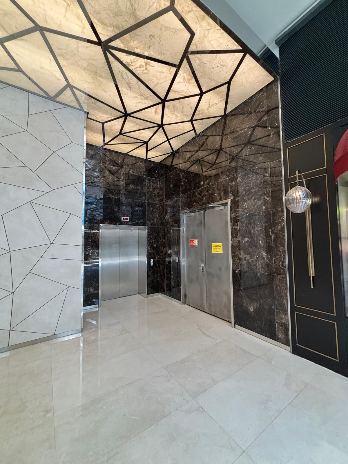 RAFFLES OTEL GİRİŞ  Geometrik Dekoratif Tavan ve Duvar Sistemleri