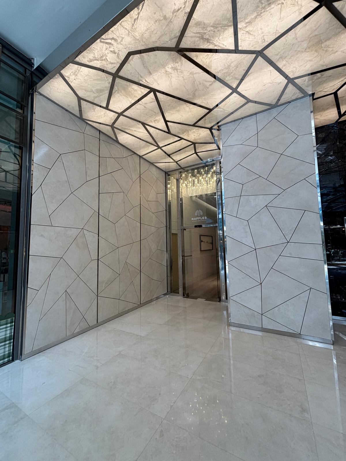 RAFFLES OTEL GİRİŞ  Geometrik Dekoratif Tavan ve Duvar Sistemleri