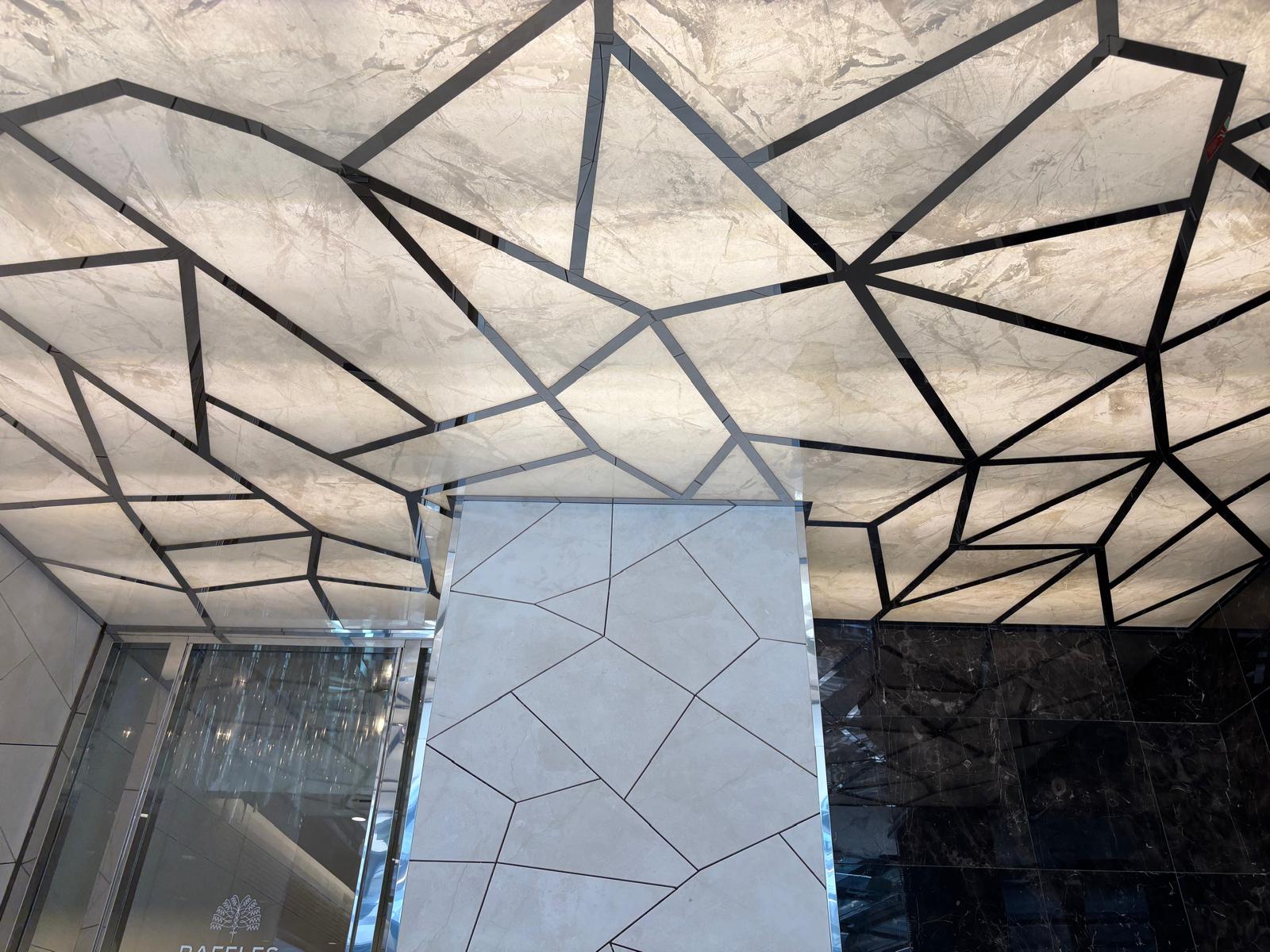 RAFFLES OTEL GİRİŞ  Geometrik Dekoratif Tavan ve Duvar Sistemleri