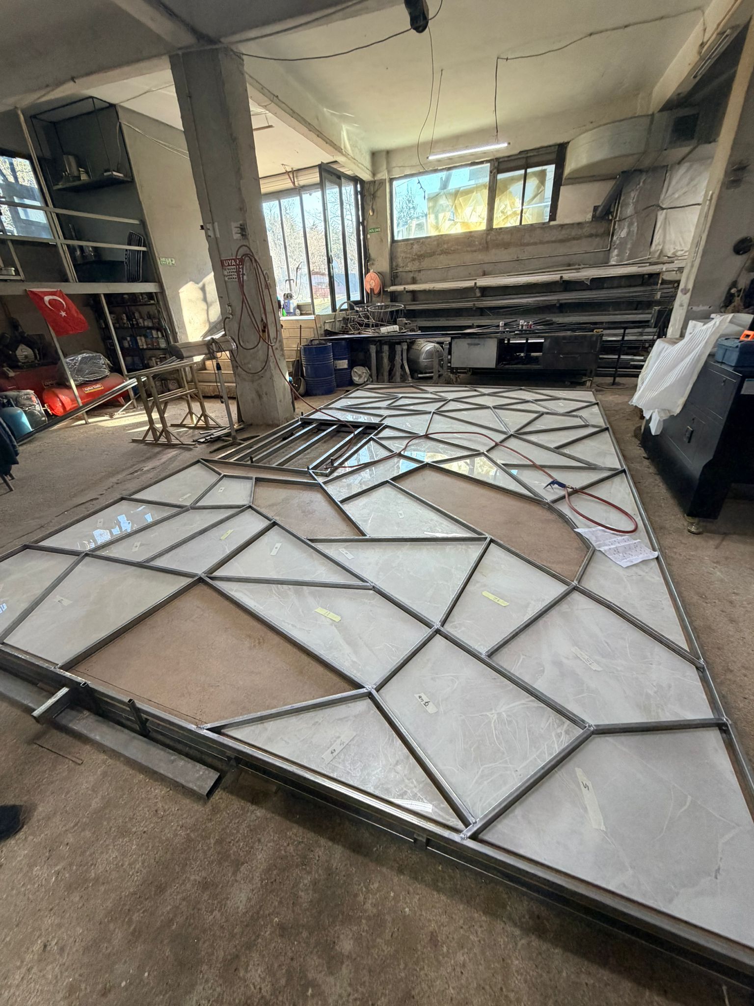 RAFFLES OTEL GİRİŞ  Geometrik Dekoratif Tavan ve Duvar Sistemleri