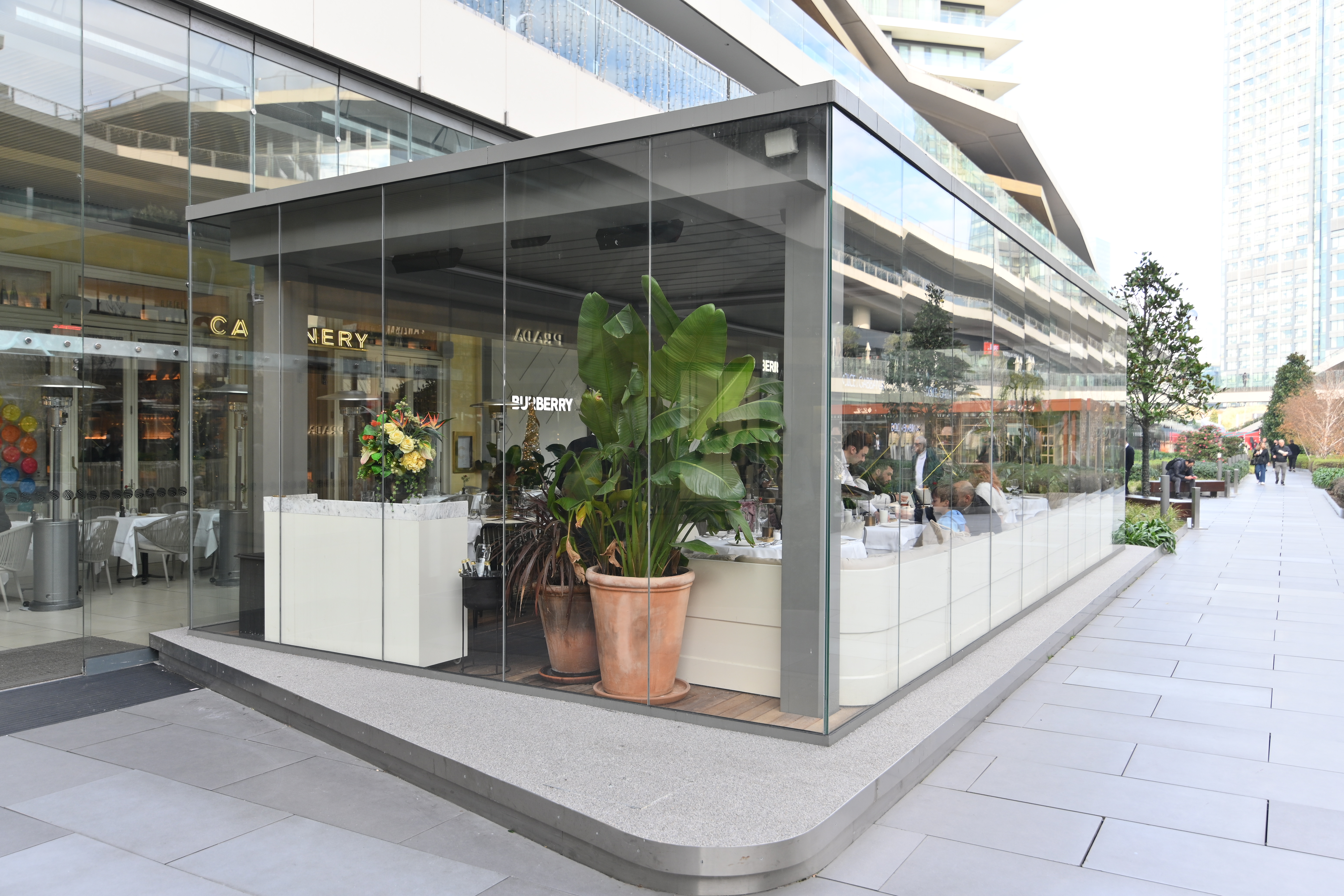 Zorlu Center Restoran Terası Cam Cephe ve Çelik Konstrüksiyon Uygulaması