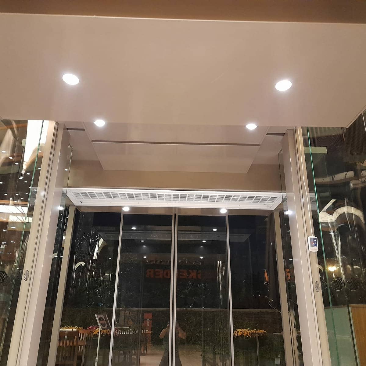 Cam Otomatik kayar Kapı ve Cam Rüzgarlık Sistemi Uygulaması