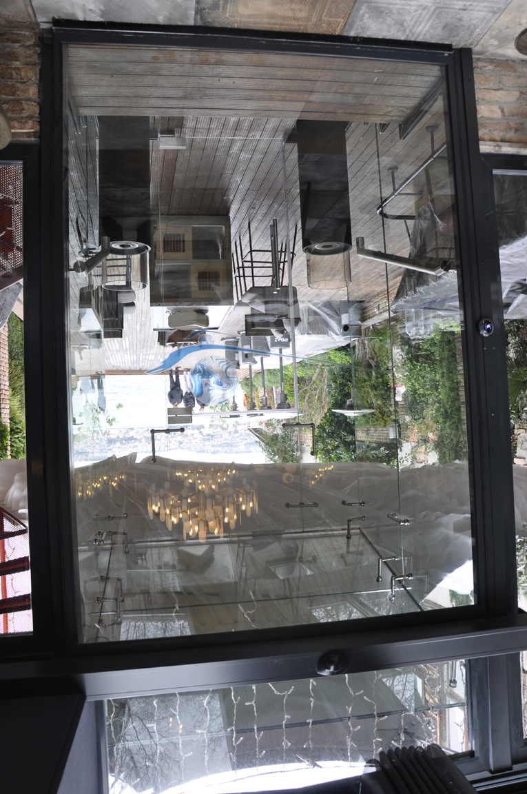 Restoran Giriş Cam Holü ve Temperli Cam Kapı Uygulaması